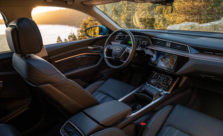 Интерьер Audi e-tron 55 Quattro 2019 года  (NA) (фото 23 из 40)